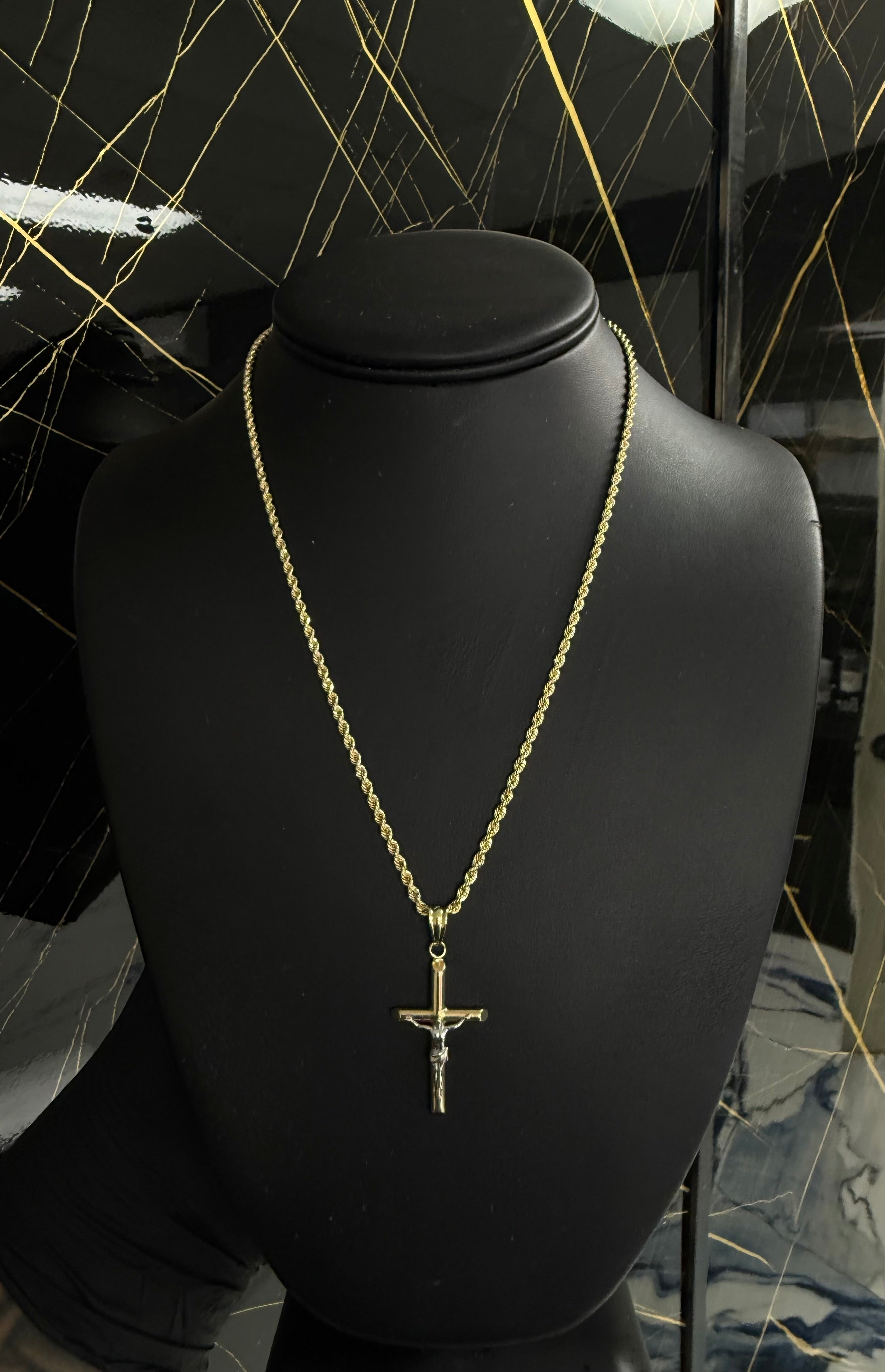 14k Rope chain con medalla de cruz