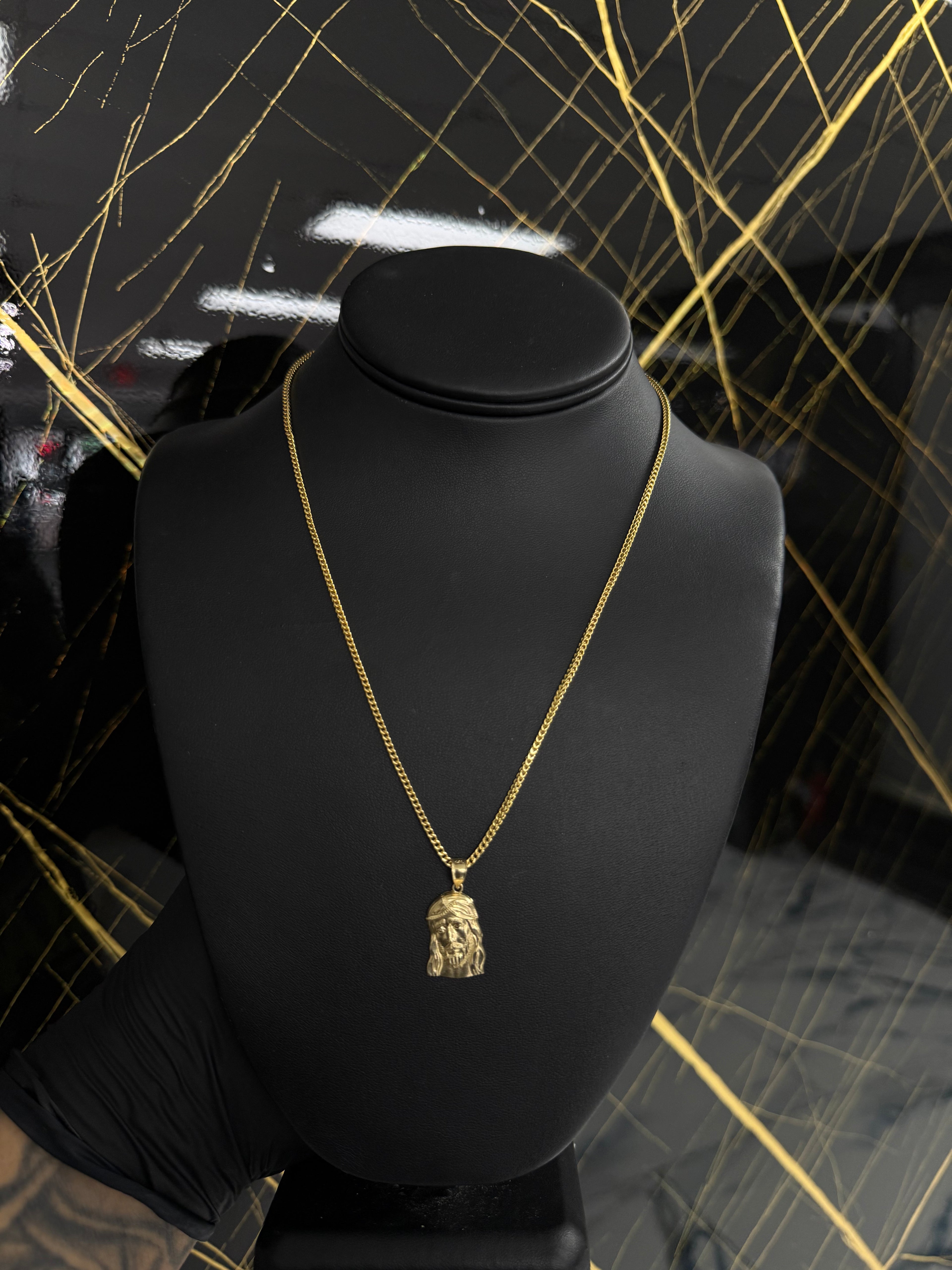 14k Franco Chain Con Medalla de Cristo