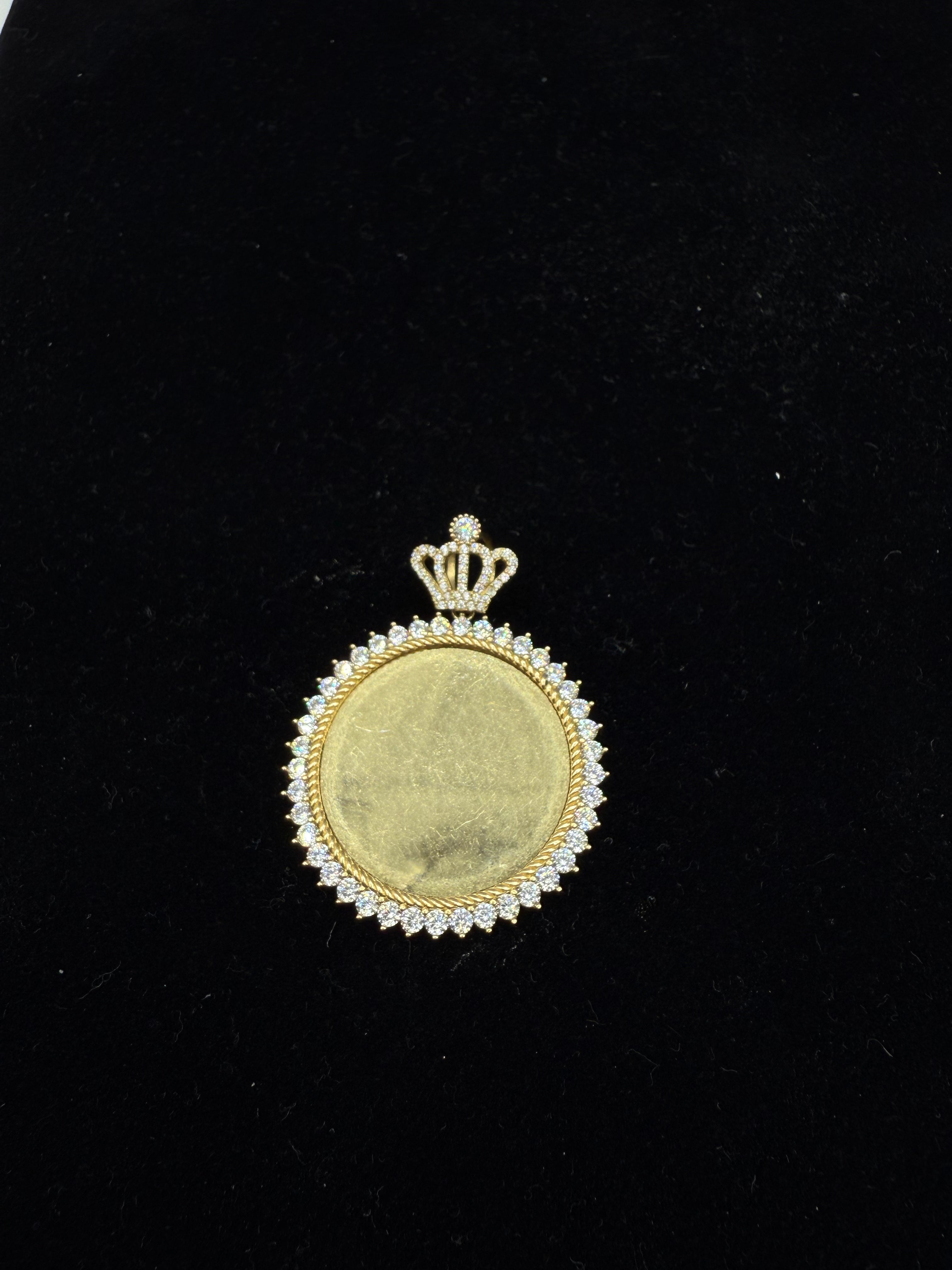14k Crown Picture Pendant