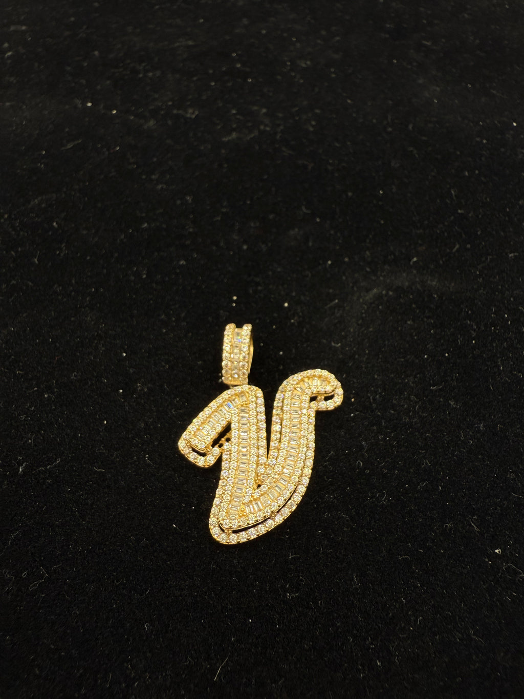 14k Medalla de Inicial "V"
