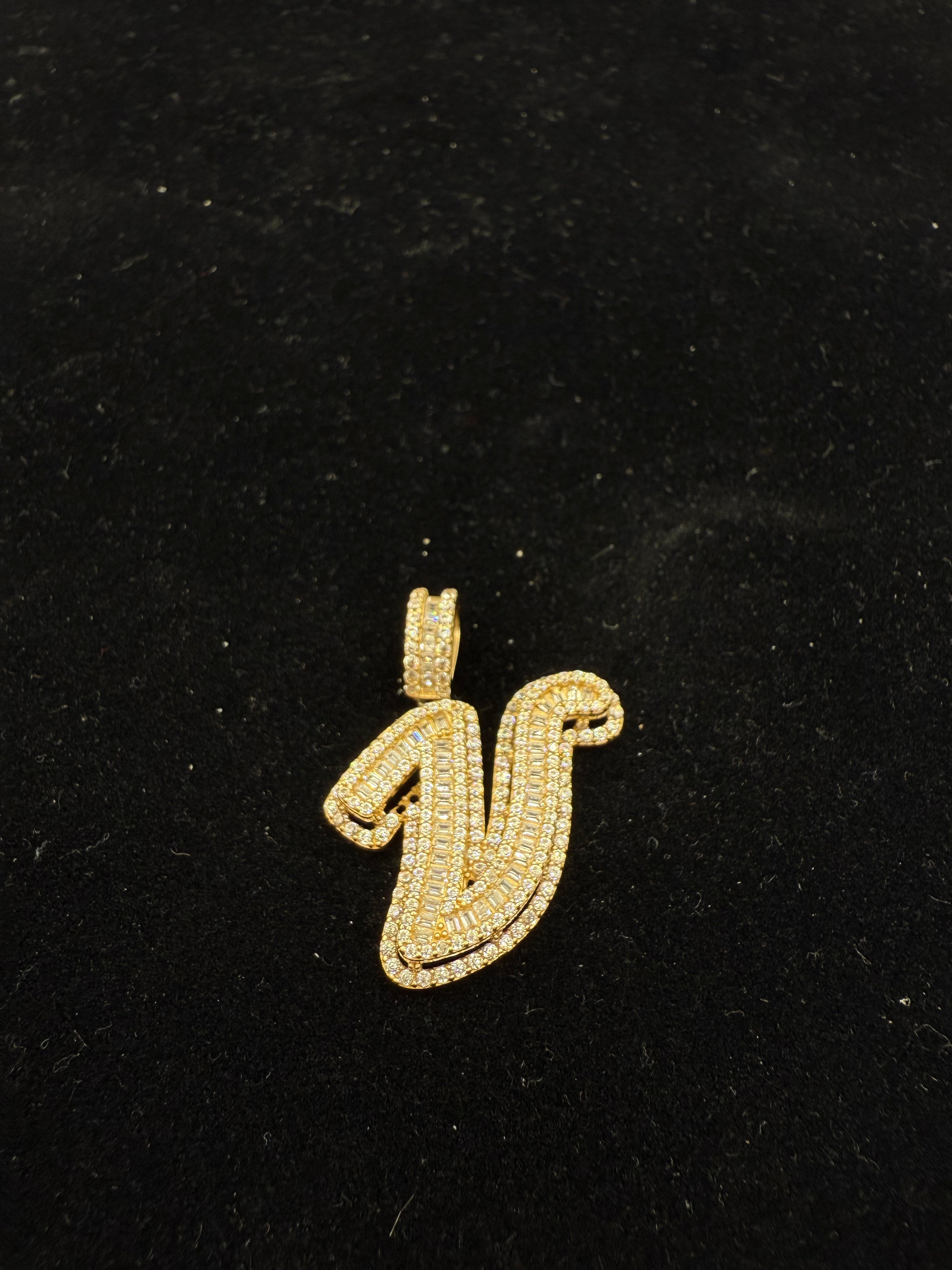 14k Medalla de Inicial "V"