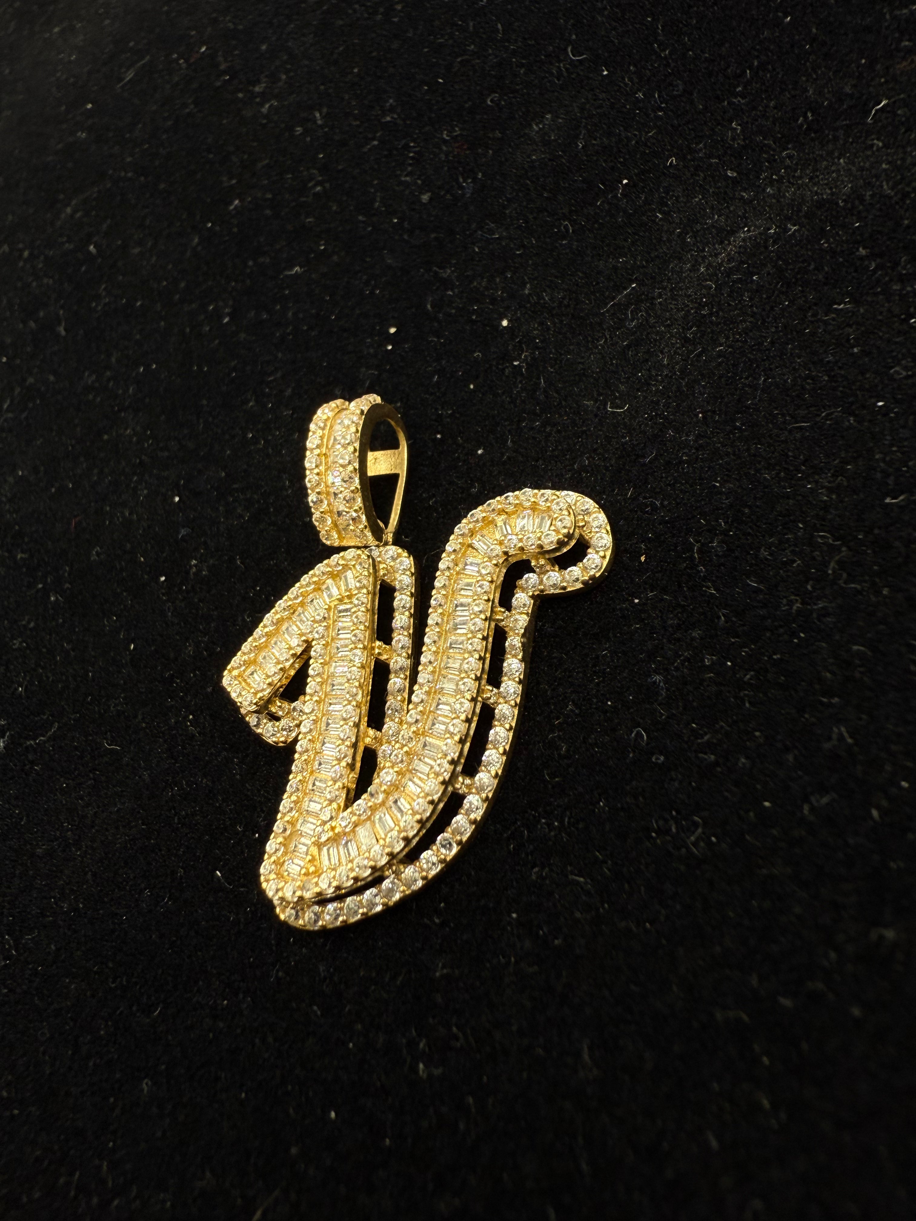 14k Medalla de Inicial "V"