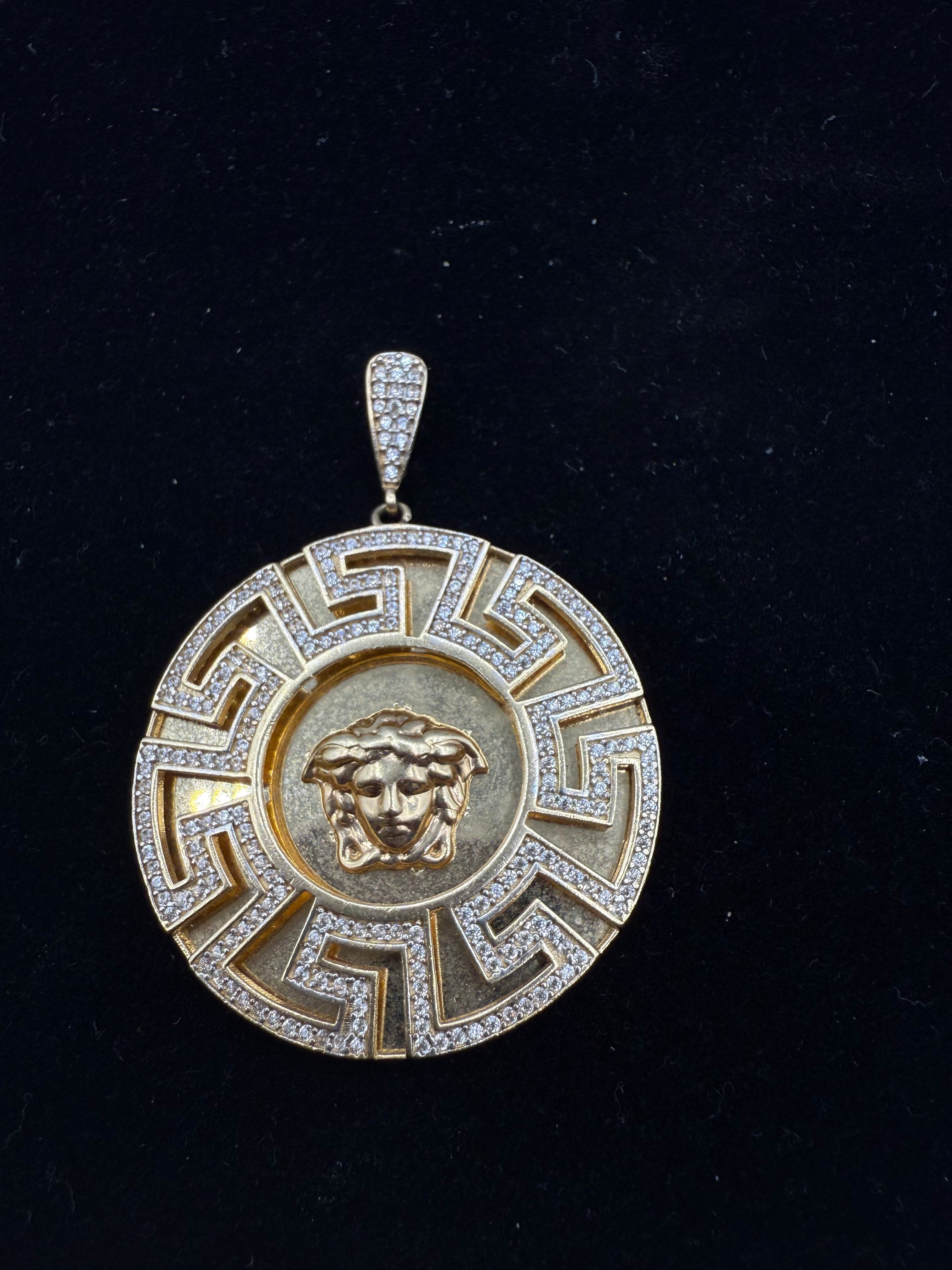 14k Medalla Versace