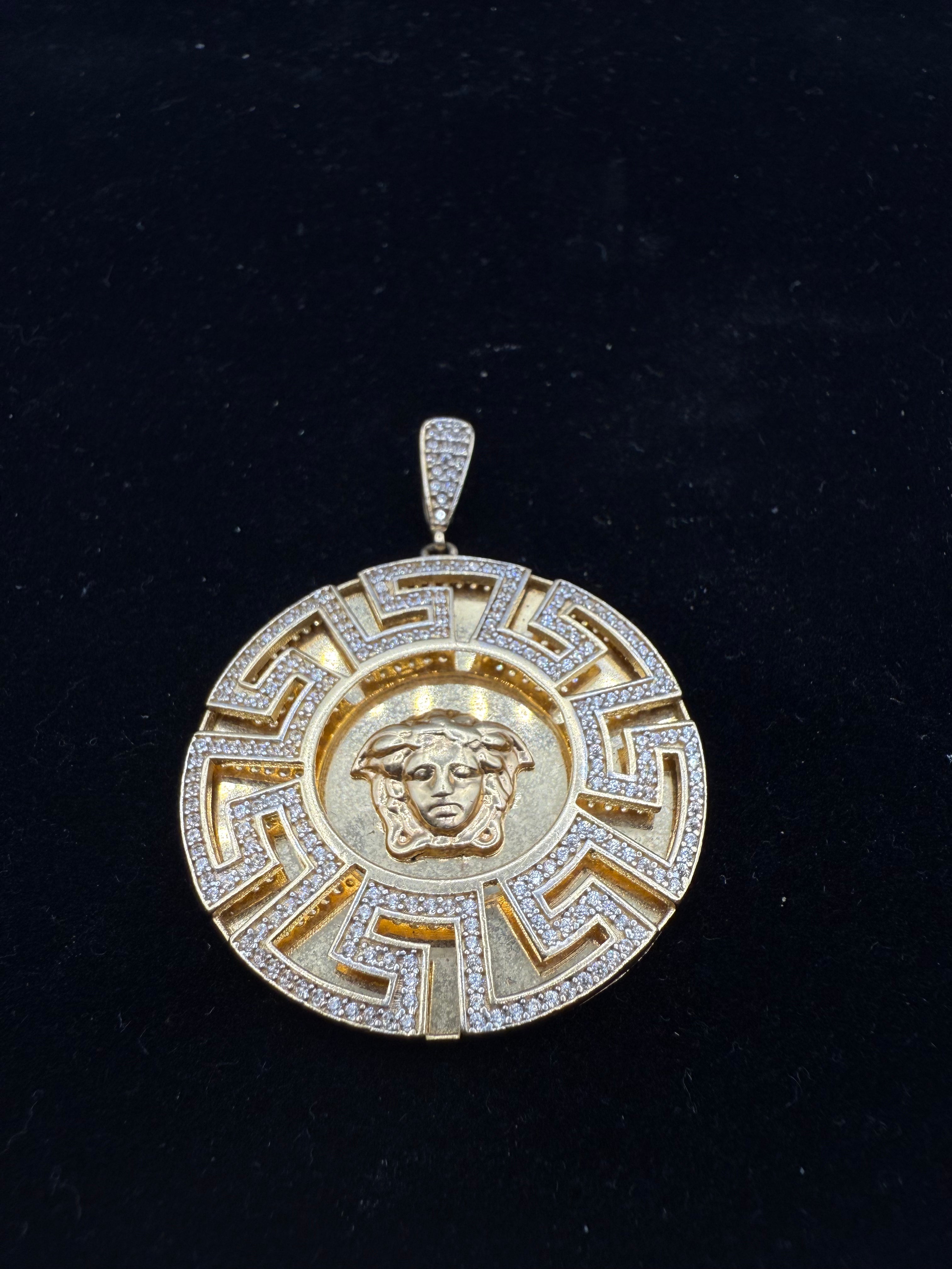 14k Medalla Versace