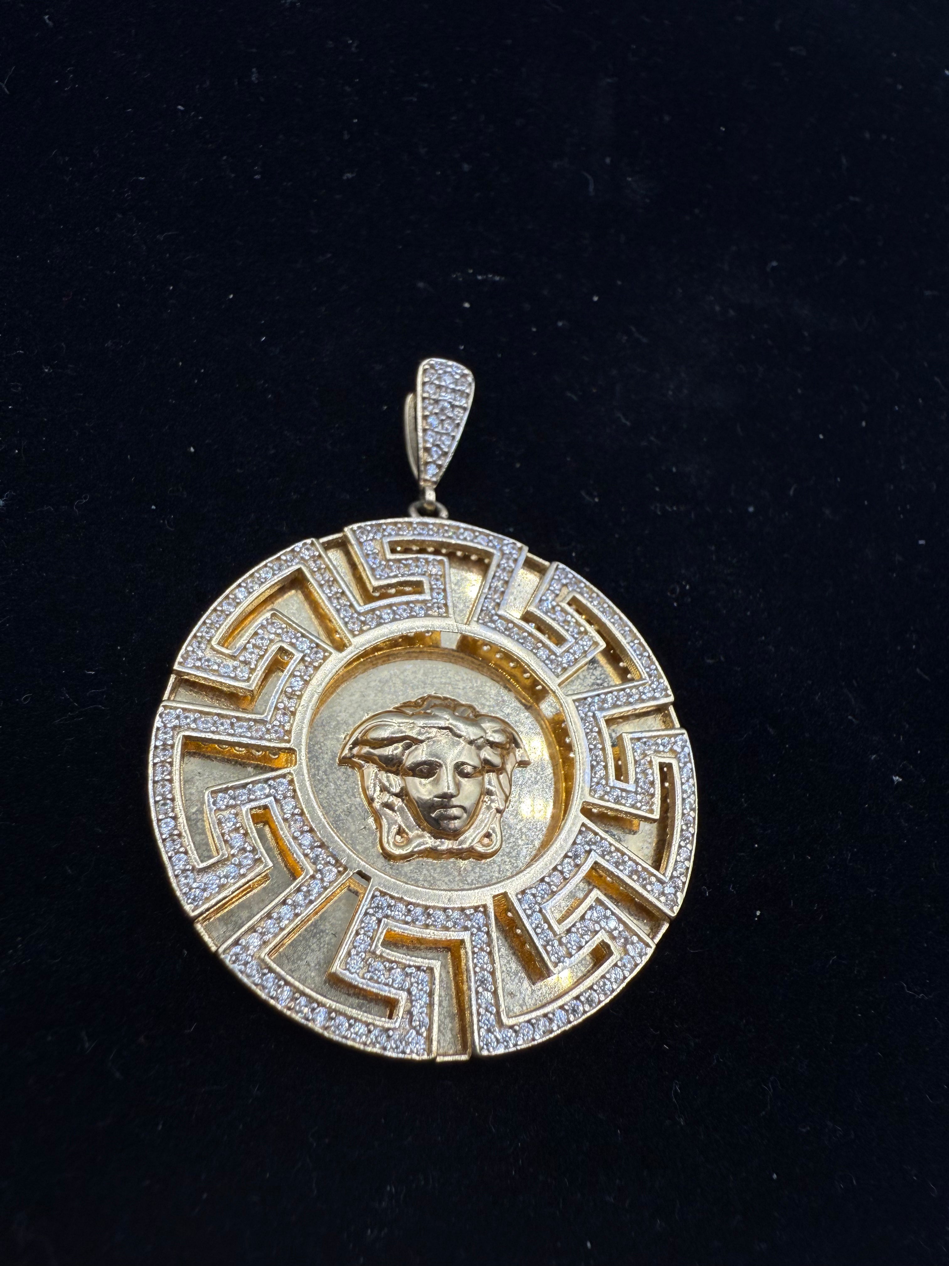 14k Medalla Versace