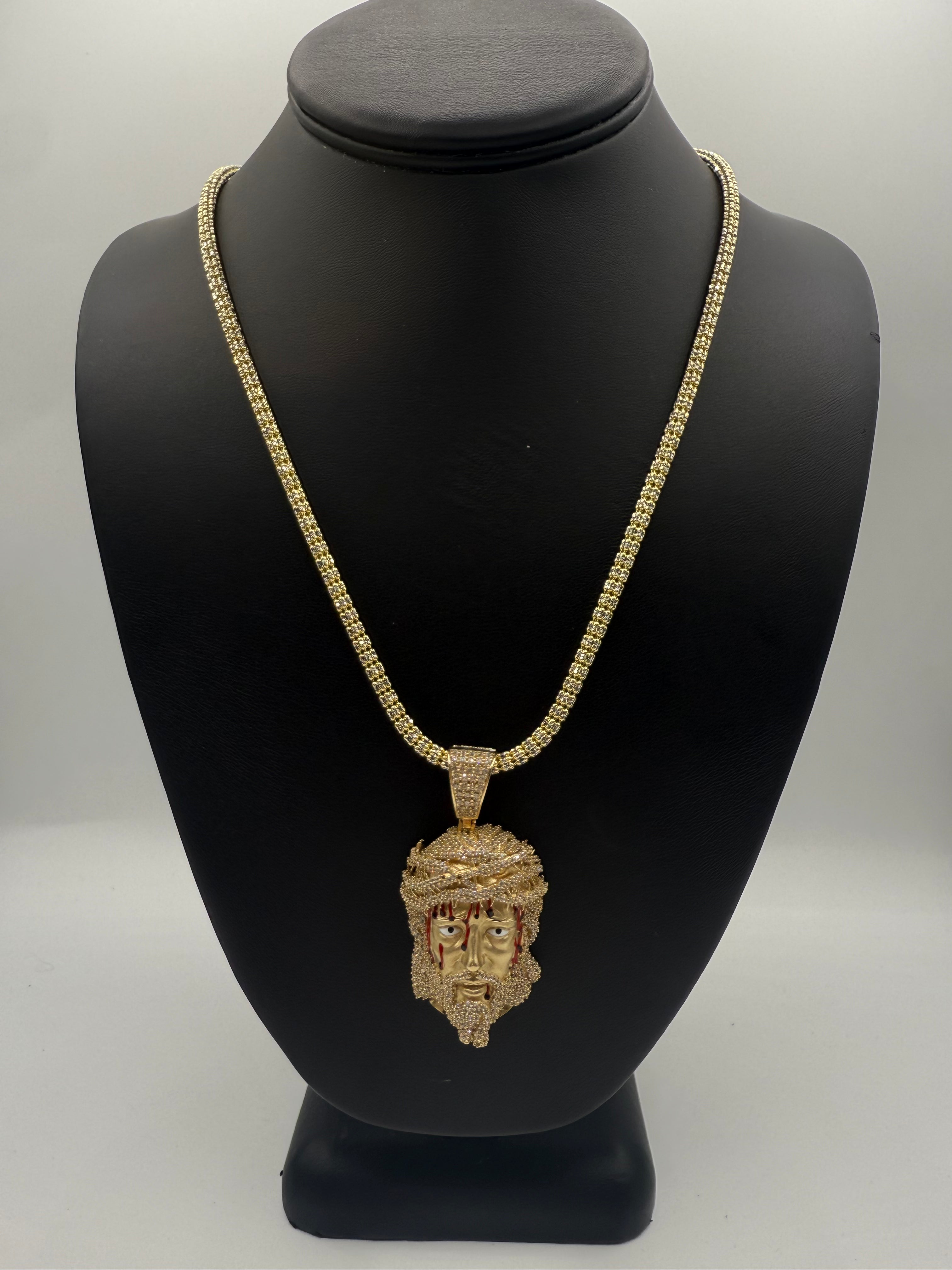 14k Moon ice  con Medalla de Cristo