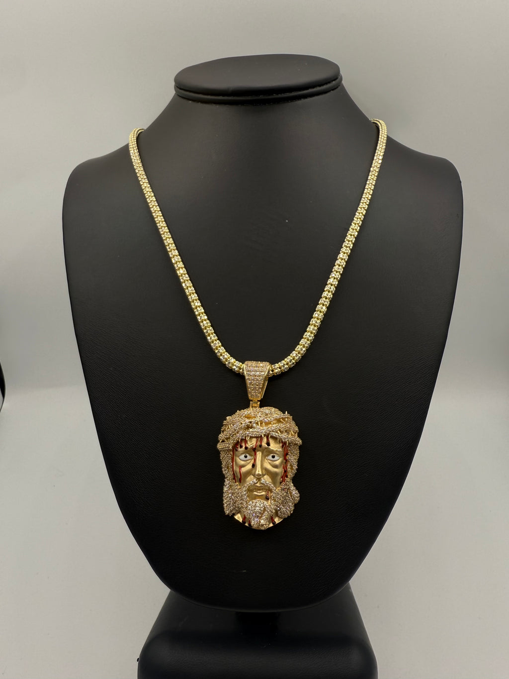 14k Moon ice  con Medalla de Cristo