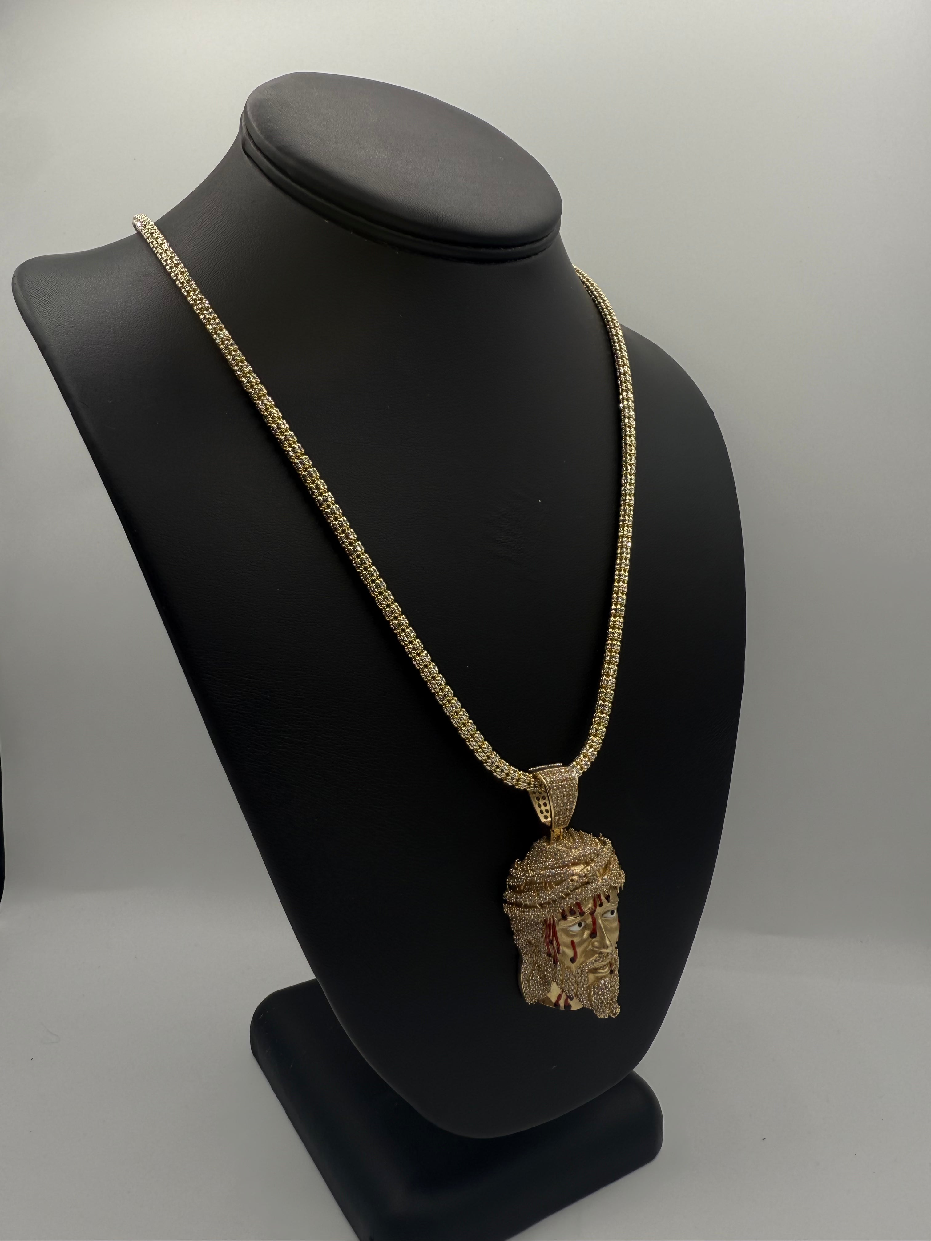 14k Moon ice  con Medalla de Cristo