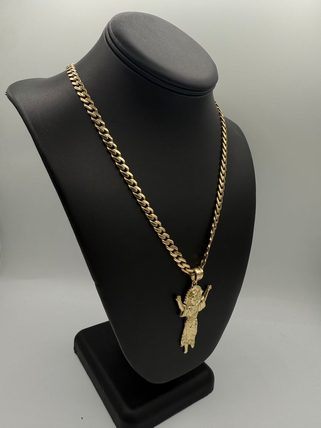 14k Monaco chain con medalla de cristo