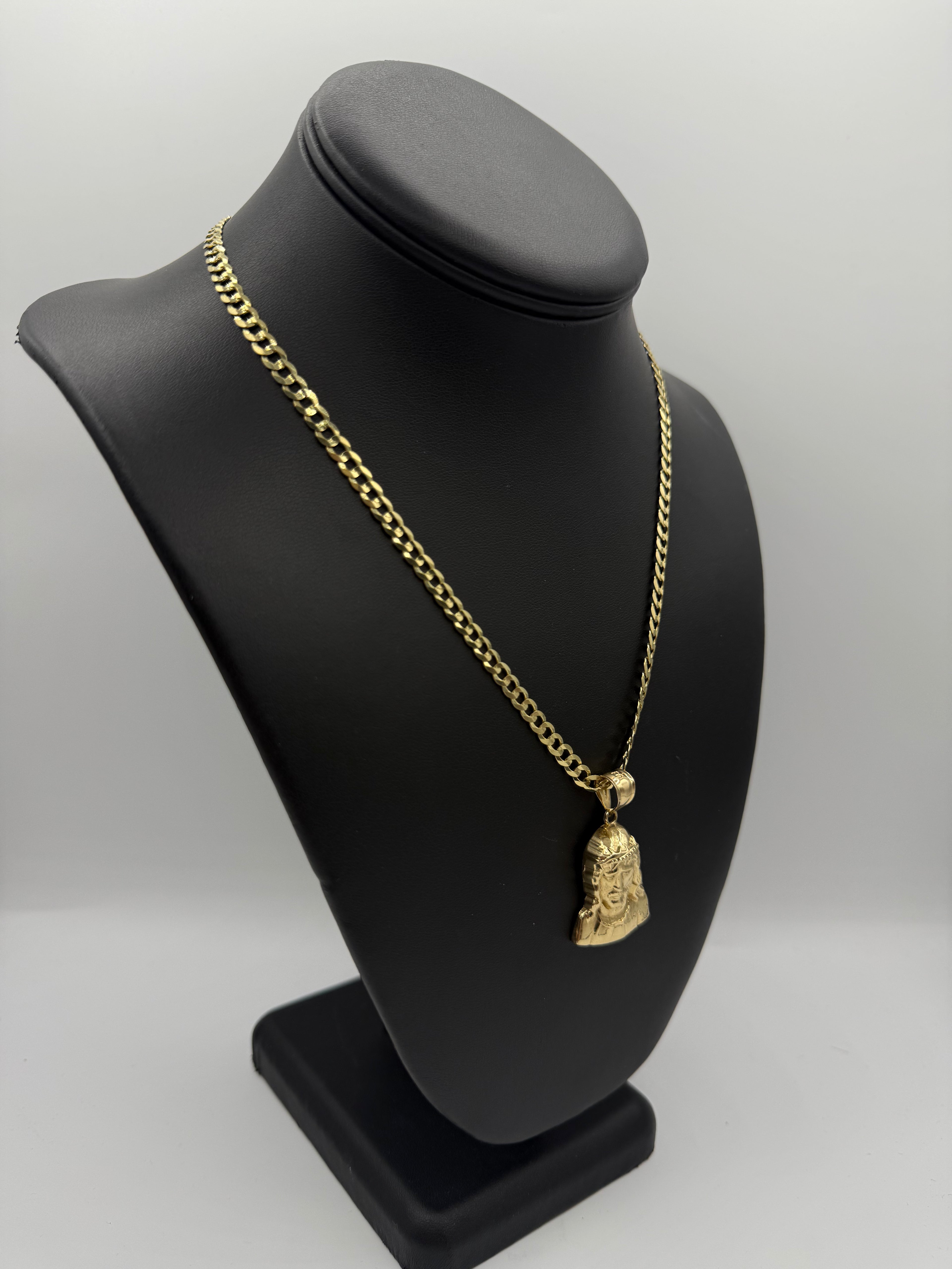 14K Cubana con medalla de cristo